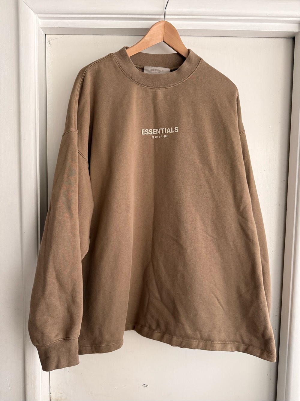 Fear of God ESSENTIALS Relaxed Crewneck Taupe Size L